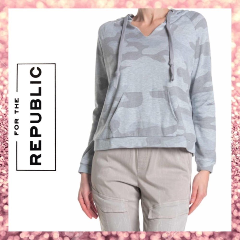 NEW For the Republic Grey Camo Crop Hoodie Small S